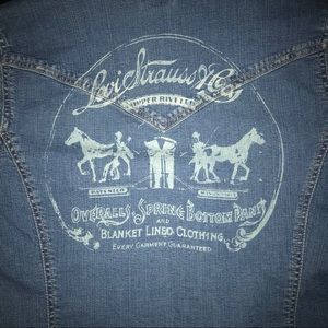 Ladies Levi’s Cap sleeve top